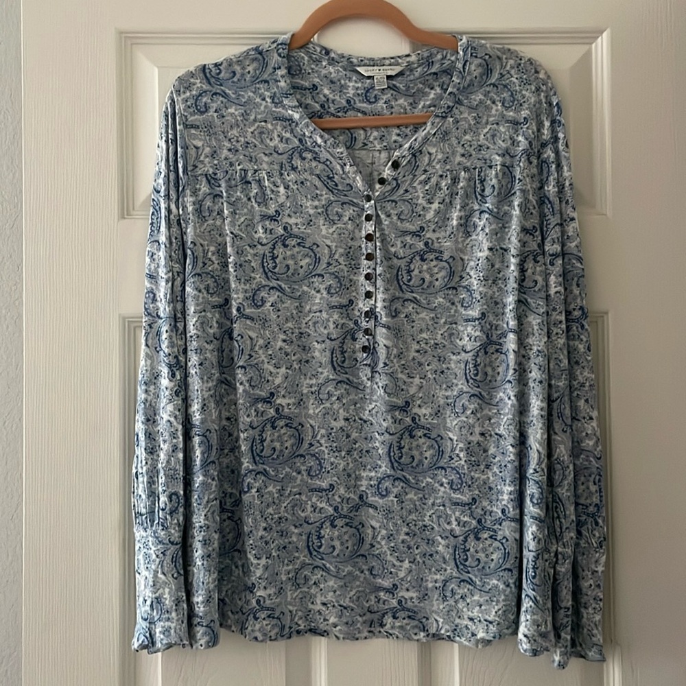 Lucky Brand top, blue and white pattern, lots of buttons on chest and cuffs